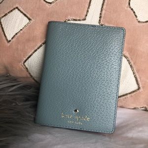 ❌sold❌ Kate spade passport holder